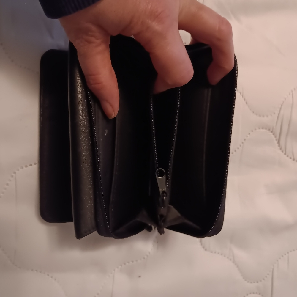 Mega Slots And Pockets, Coins Amazing!  Black leather wallet Jessica,Good Cond